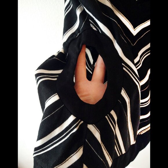 Black & White Striped V-Neck Tank Top with Side Cut-outs, Women's M - Picture 3 of 4